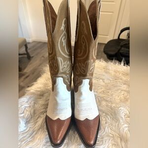 Gorgeous size 9 Cowbpy boots barely used NineWest